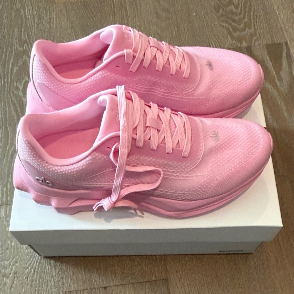 ALO Yoga Women’s- Alo Runner - Sweet Pink Size 10 - Picture 8 of 9